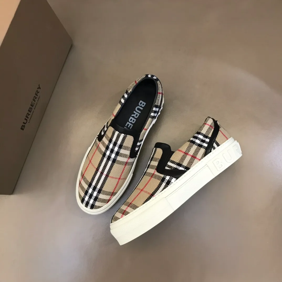 p360 "BURBERR*" Classic low-top sneakers, reinterpreted in Vintage checkered cotton material and decorated with a new brand logo. First-layer sheepskin lining, embossed Burberry logo on the heel, and original TPU outsole! Male 38-44 (45 46 customized)
